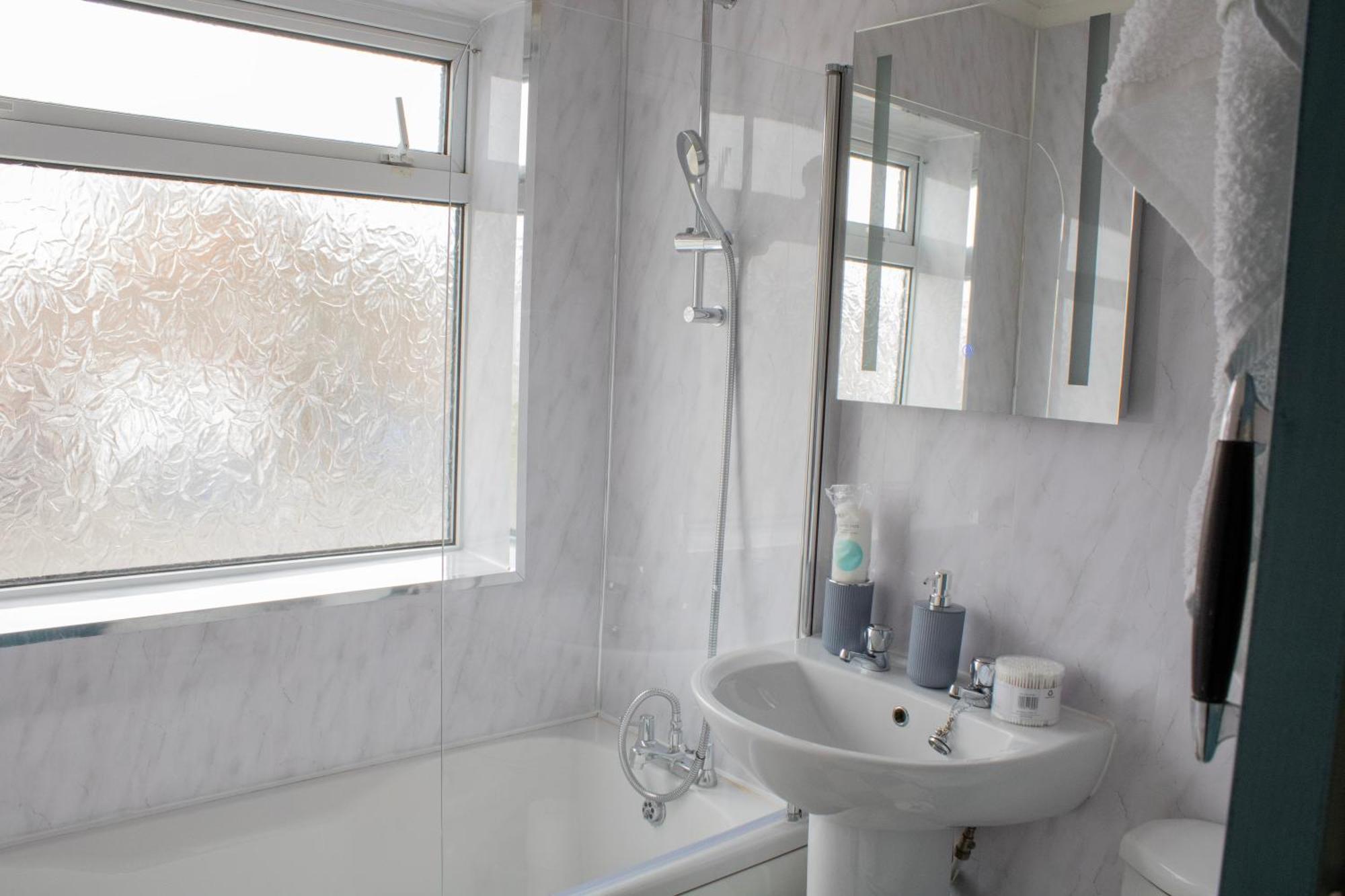 Harvard House, Stylish 3 Bedroom House In Solihull 5 Mins To The Nec, Bhx ,Jlr With Free Parking Birmingham Esterno foto