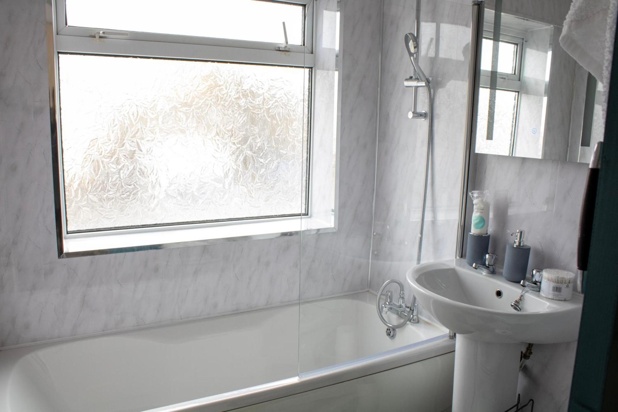 Harvard House, Stylish 3 Bedroom House In Solihull 5 Mins To The Nec, Bhx ,Jlr With Free Parking Birmingham Esterno foto